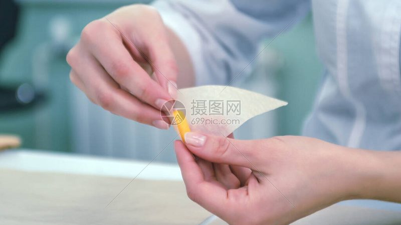 小品种原料药代加工：流程揭秘与注意事项